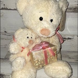 Gifting bear w/baby bear.